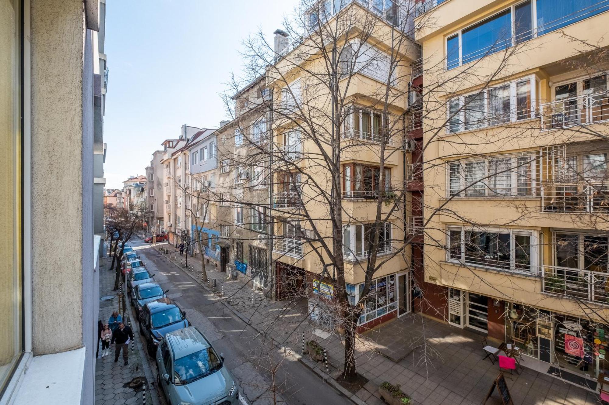Modern , Spacious 2Br Apartment In Top Center София Экстерьер фото